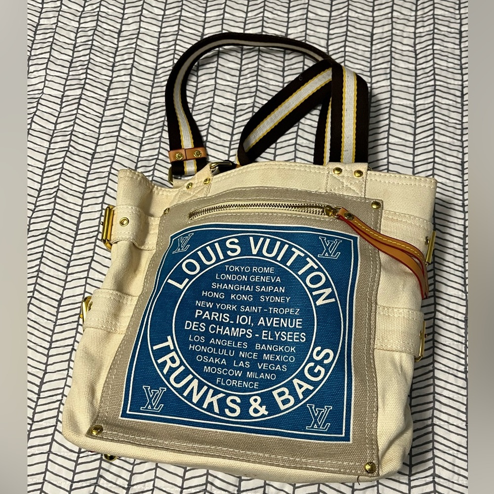 Dress up canvas shoulder tote.